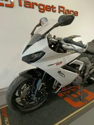 TRIUMPH-DAYTONA 660-2025