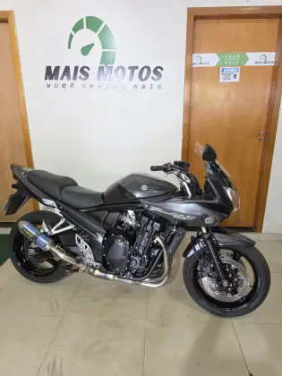 TRIUMPH STREET TRIPLE 765 RS 