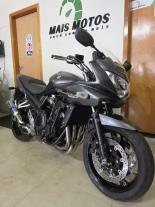 TRIUMPH-STREET TRIPLE 765 RS-2019