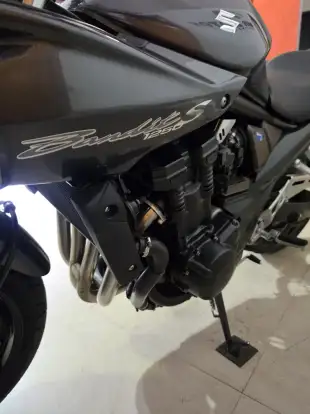 TRIUMPH-STREET TRIPLE 765 RS-2019