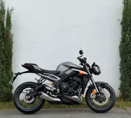 TRIUMPH-STREET TRIPLE 765 RS-2023