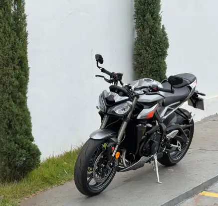 TRIUMPH-STREET TRIPLE 765 RS-2023