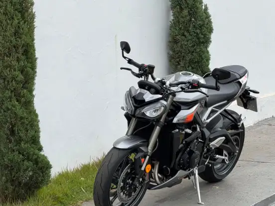 TRIUMPH-STREET TRIPLE 765 RS TRIUMPH-STREET TRIPLE 765 RS-2023