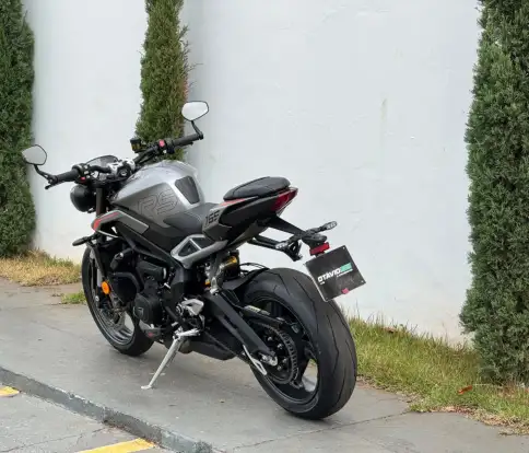 TRIUMPH-STREET TRIPLE 765 RS TRIUMPH-STREET TRIPLE 765 RS-2023