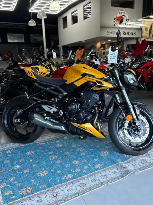 TRIUMPH STREET TRIPLE RS ABS 