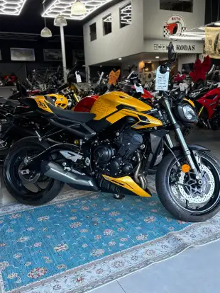 TRIUMPH-STREET TRIPLE RS ABS-2025