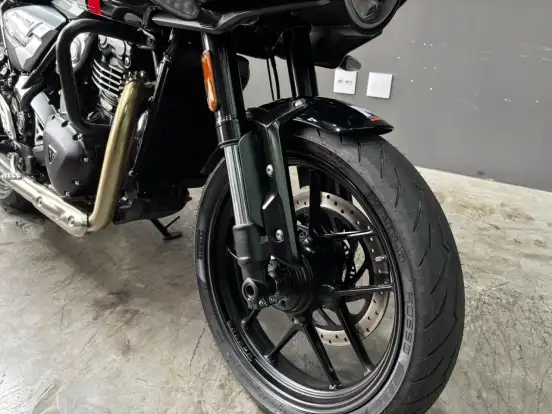 TRIUMPH-THRUXTON 400-2026