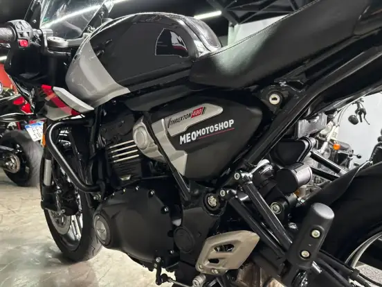 TRIUMPH-THRUXTON 400-2026