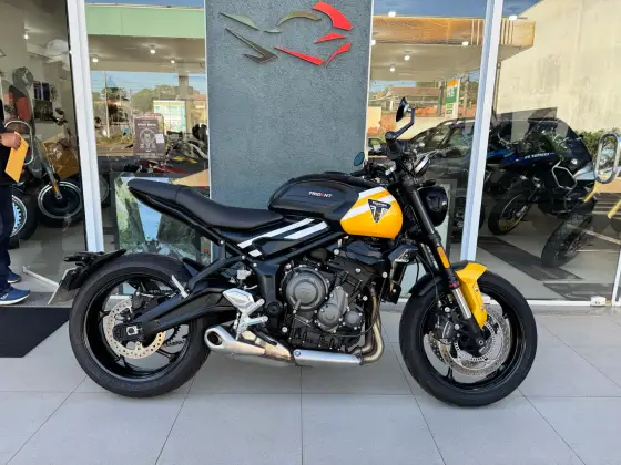 TRIUMPH TRIDENT 660 