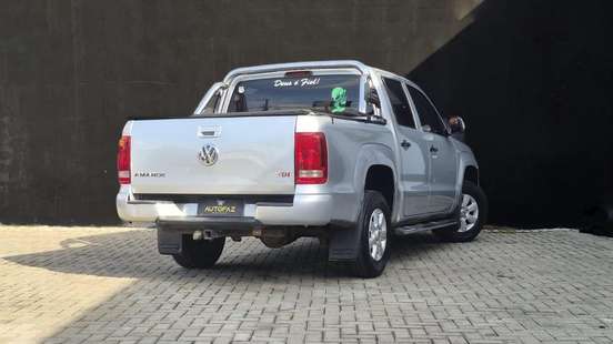 VOLKSWAGEN-AMAROK-2012