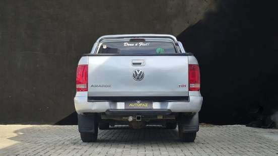 VOLKSWAGEN-AMAROK-2012