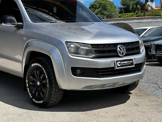 VOLKSWAGEN-AMAROK-2012