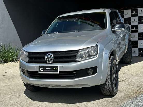 VOLKSWAGEN-AMAROK-2012