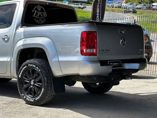 VOLKSWAGEN-AMAROK-2012