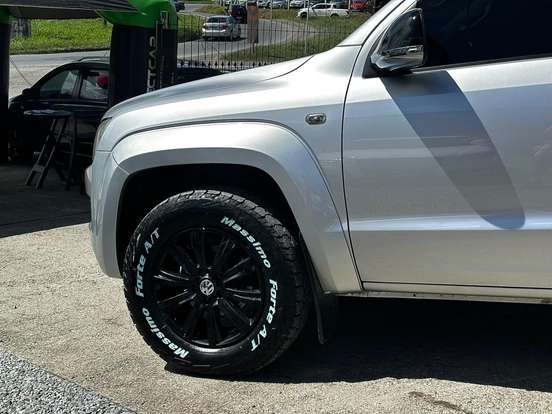 VOLKSWAGEN-AMAROK-2012