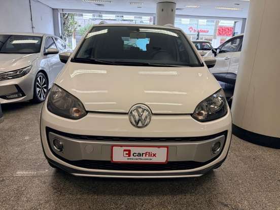 VOLKSWAGEN-CROSS UP-2016