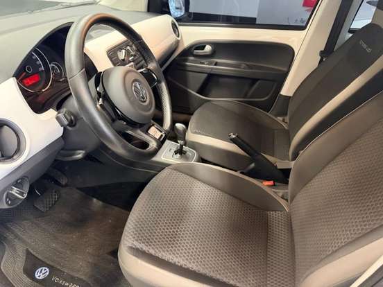 VOLKSWAGEN-CROSS UP-2016