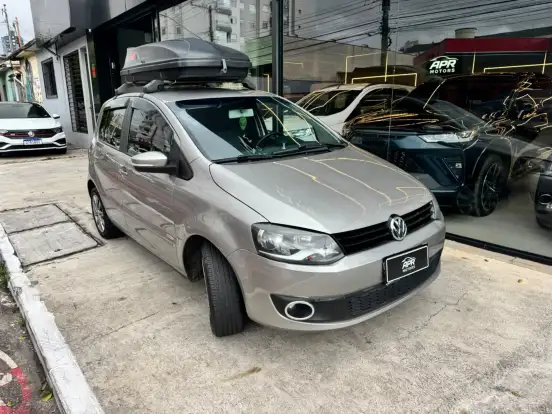 VOLKSWAGEN-FOX-2012