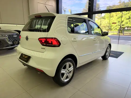 VOLKSWAGEN-FOX-2015
