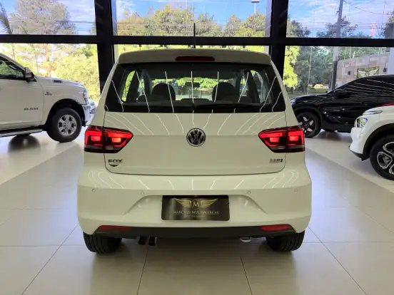 VOLKSWAGEN-FOX-2015