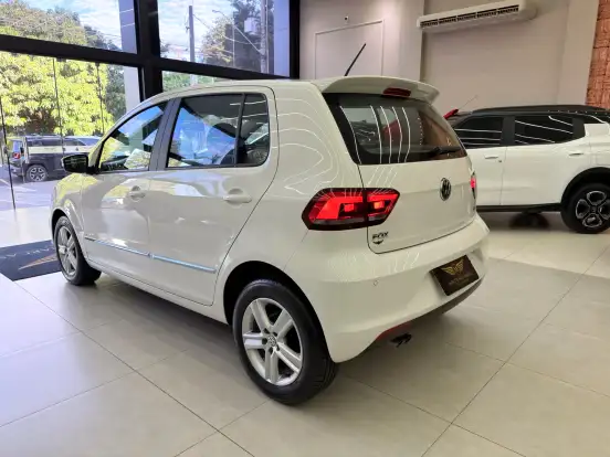 VOLKSWAGEN-FOX-1.6 MSI HIGHLINE 16V FLEX 4P MANUAL VOLKSWAGEN-FOX-2015