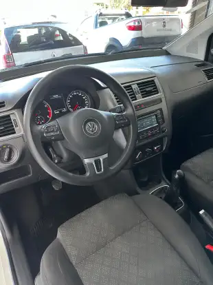 VOLKSWAGEN-FOX-2015