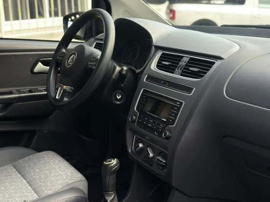 VOLKSWAGEN-FOX-2013