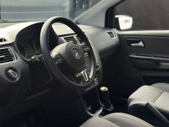 VOLKSWAGEN-FOX-2013
