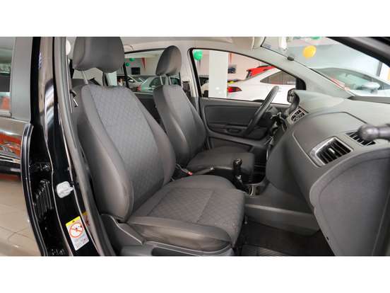 VOLKSWAGEN-FOX-2014