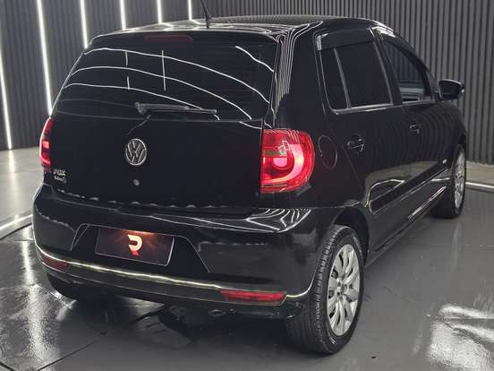 VOLKSWAGEN-FOX-2011