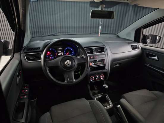 VOLKSWAGEN-FOX-1.0 MI 8V FLEX 4P MANUAL VOLKSWAGEN-FOX-2011