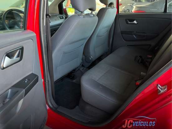 VOLKSWAGEN-FOX-2015