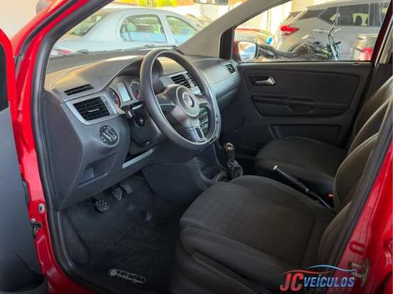 VOLKSWAGEN-FOX-2015