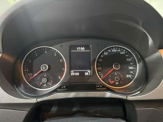 VOLKSWAGEN-FOX-2014