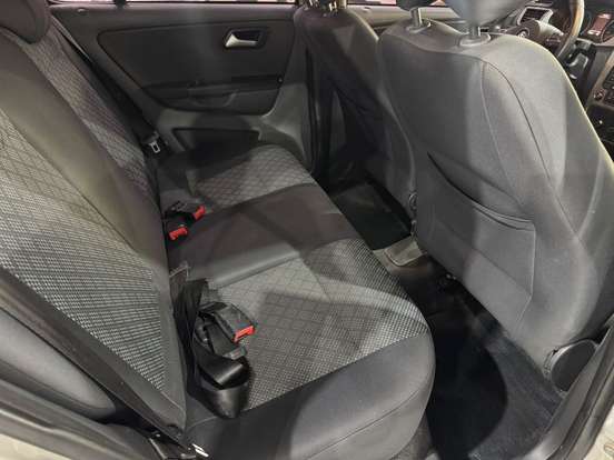 VOLKSWAGEN-FOX-2014
