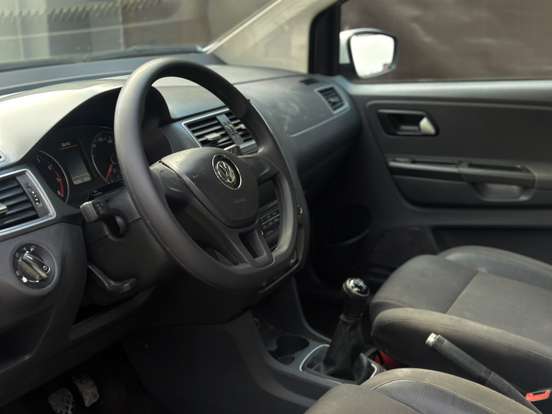 VOLKSWAGEN-FOX-2015