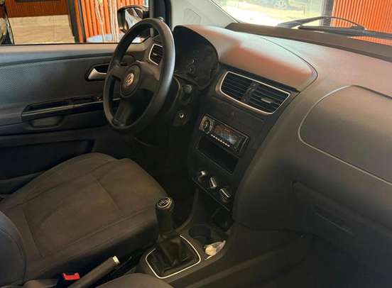 VOLKSWAGEN-FOX-2010