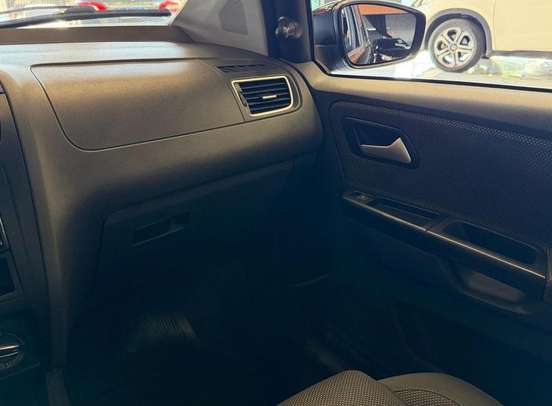 VOLKSWAGEN-FOX-2010
