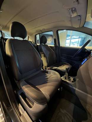 VOLKSWAGEN-FOX-2010