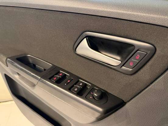 VOLKSWAGEN-FOX-2010