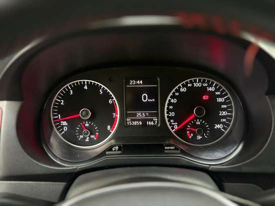 VOLKSWAGEN-FOX-2015
