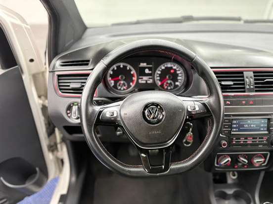 VOLKSWAGEN-FOX-1.6 MI ROCK IN RIO 8V FLEX 4P MANUAL VOLKSWAGEN-FOX-2015