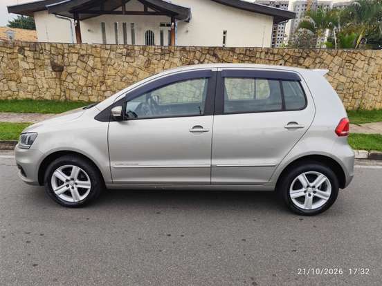 VOLKSWAGEN-FOX-2014