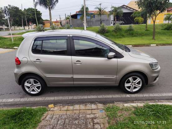 VOLKSWAGEN-FOX-2014
