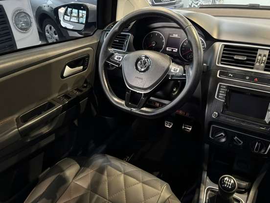 VOLKSWAGEN-FOX-2017