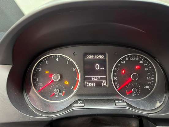 VOLKSWAGEN-FOX-2016