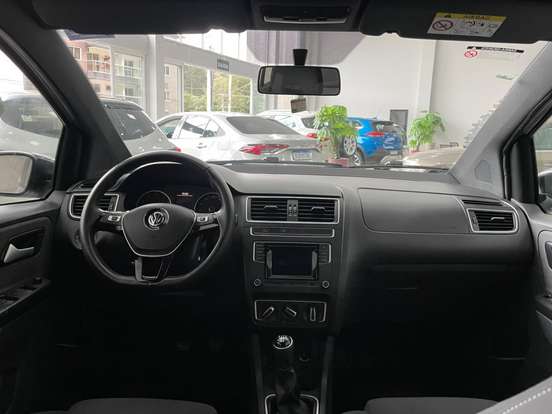 VOLKSWAGEN-FOX-2016