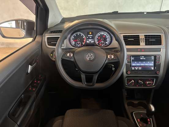 VOLKSWAGEN-FOX-2018