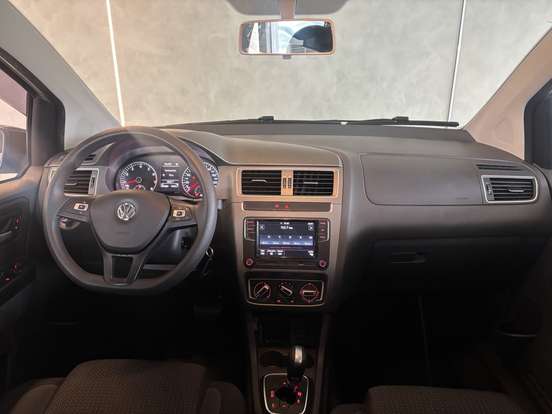 VOLKSWAGEN-FOX-2018