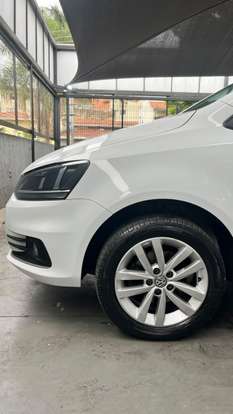 VOLKSWAGEN-FOX-2019